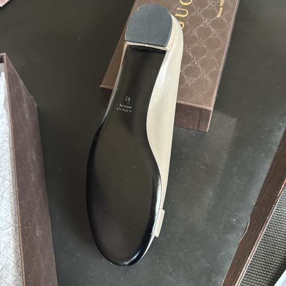 New Never Worn Gucci Flats - Picture 7 of 9
